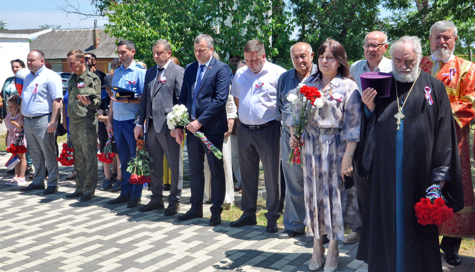 В центре станицы Бжедуховской открыли мемориал «Доблести»