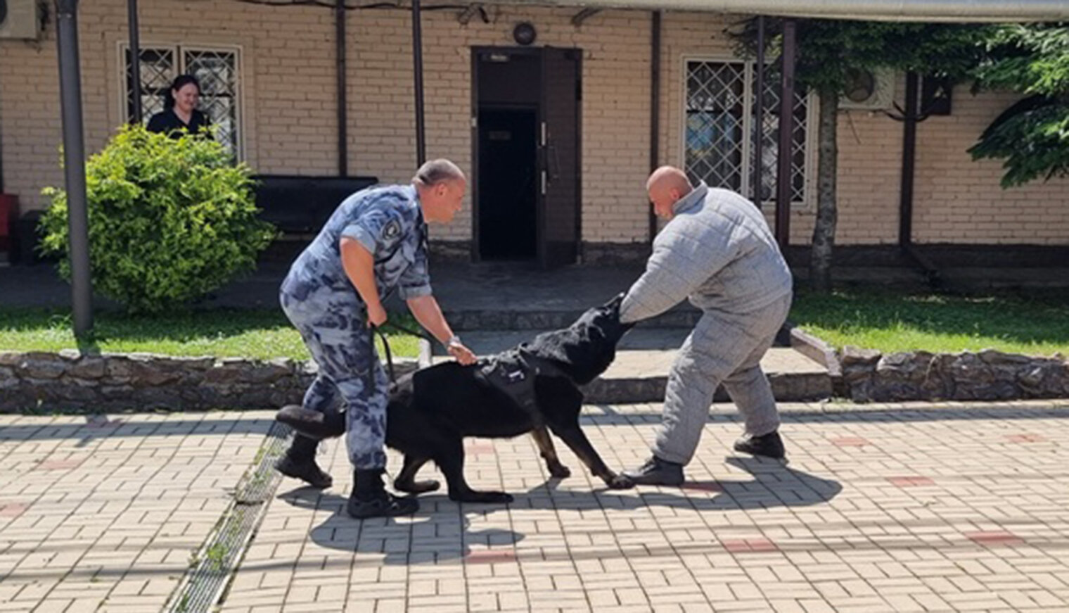 Один день с полицией России провели студенты на базе Белореченского ЛОП