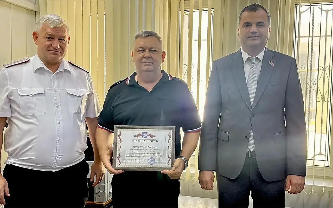 Алексей Косач поздравил сотрудников отдела по вопросам миграции