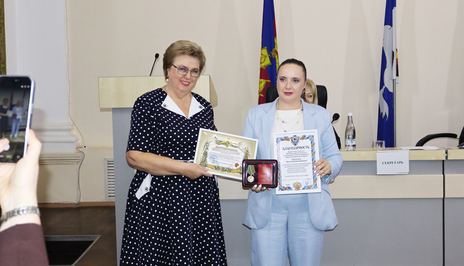 Депутату районного Совета Ольге Полуниной вручили Благодарность командира войсковой части