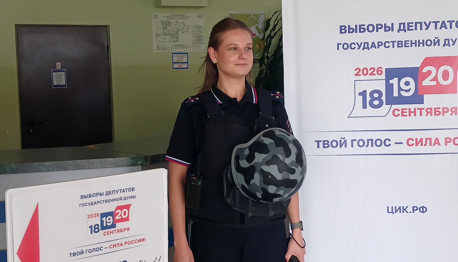 На избирательном участке в Родниках поток людей не иссякает