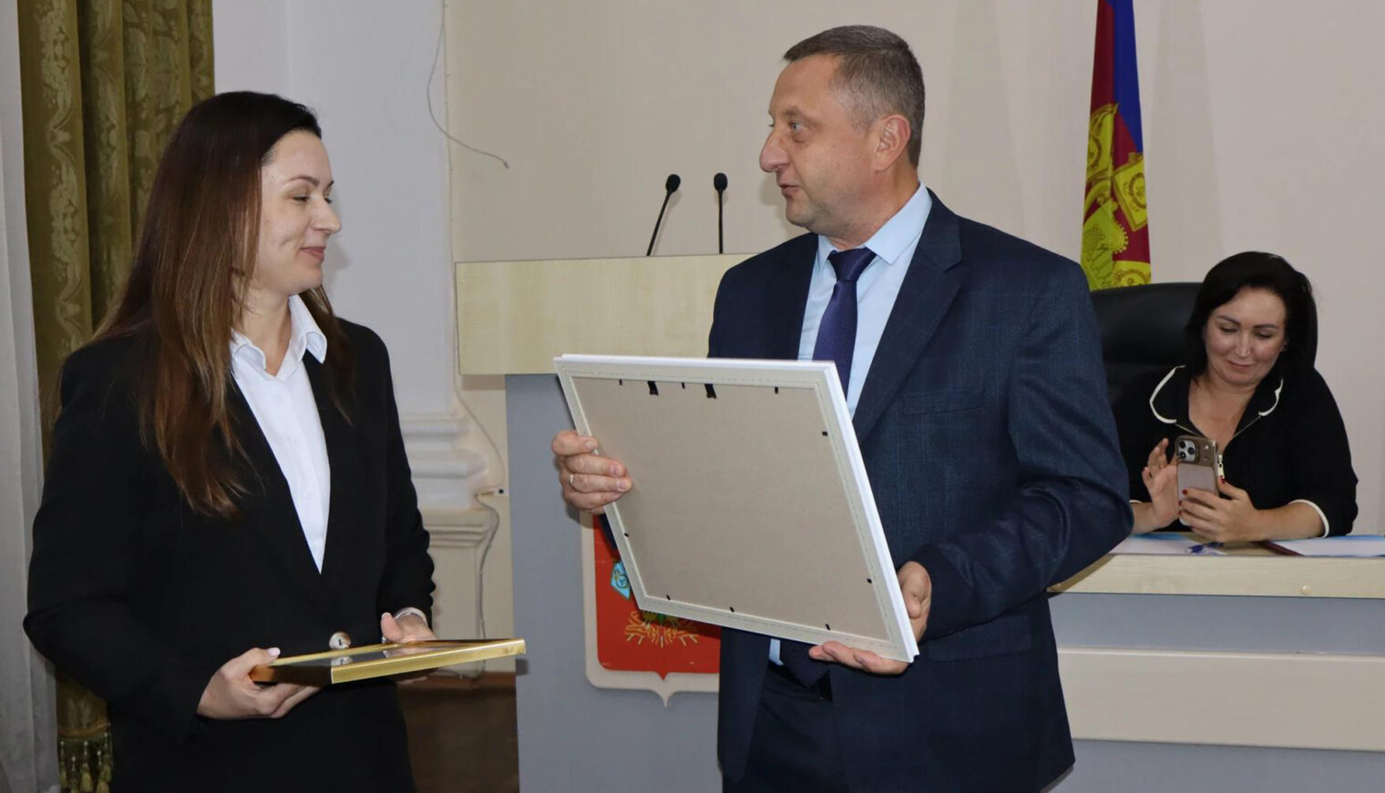 Руководитель ансамбля «Радуга» поблагодарила главу Белореченского района за поддержку