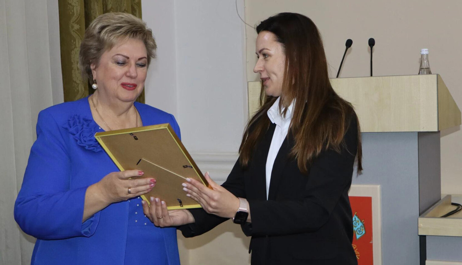 Руководитель ансамбля «Радуга» поблагодарила главу Белореченского района за поддержку